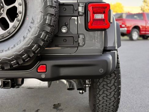 Used 2022 Jeep Wrangler Unlimited Rubicon w/ Xtreme Recon 35" Tire Package AWD/4WD image 15