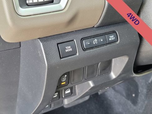 Used 2022 Nissan Frontier SV w/ Technology Package AWD/4WD image 17