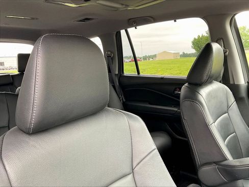 Used 2021 Honda Pilot Touring image 24