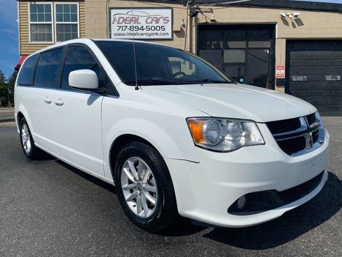 Used 2018 Dodge Grand Caravan SXT image 1