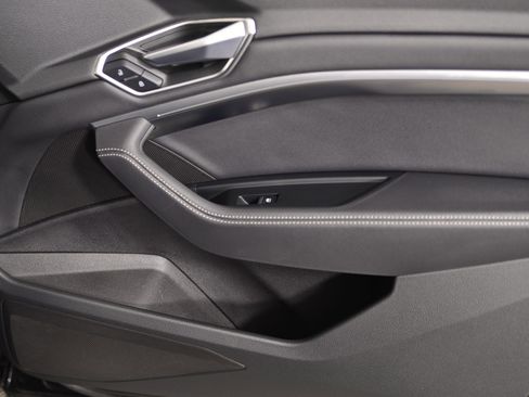 Used 2022 Audi e-tron Premium w/ Convenience Plus Package image 20