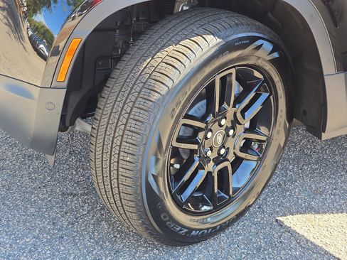 New 2025 Land Rover Defender 110 S image 31