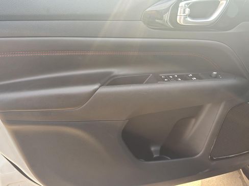 Used 2025 Jeep Compass Trailhawk AWD/4WD image 10