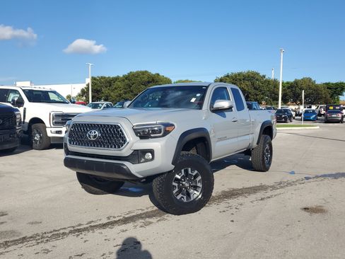 Used 2018 Toyota Tacoma TRD Off-Road image 33