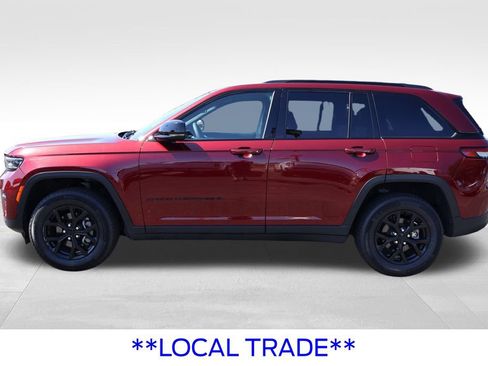 Used 2024 Jeep Grand Cherokee Altitude RWD image 2