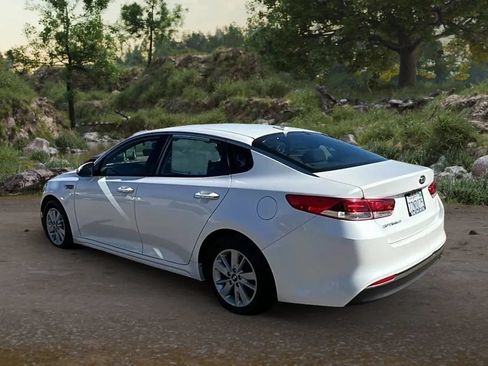 Used 2017 Kia Optima LX FWD image 4