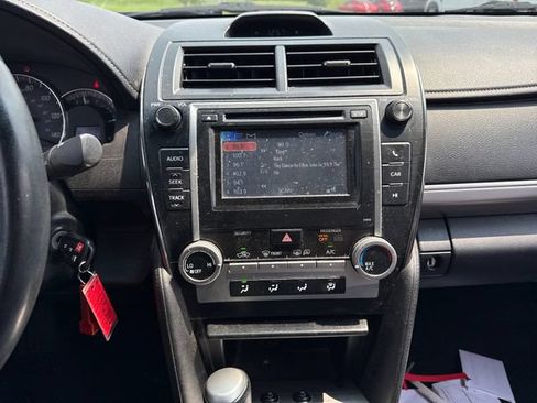 Used 2012 Toyota Camry SE w/ Preferred Accessory Pkg FWD image 23