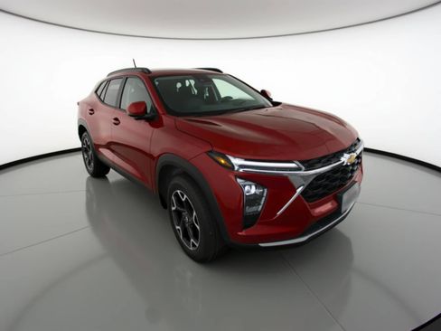 Used 2025 Chevrolet Trax LT w/ LT Convenience Package image 1