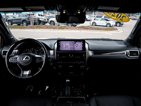 Used 2023 Lexus GX 460 Premium w/ Premium Package image 29