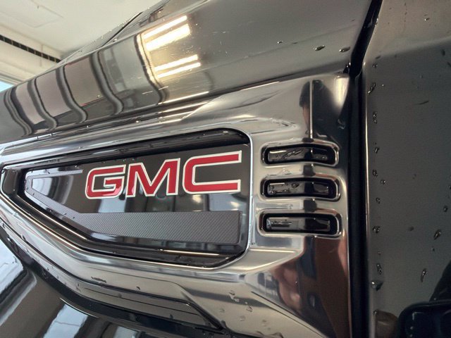 Used 2025 GMC Yukon XL AT4 w/ AT4 Premium Package AWD/4WD image 10