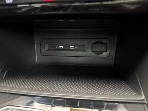 Used 2021 Volkswagen Atlas Cross Sport SEL Premium image 18