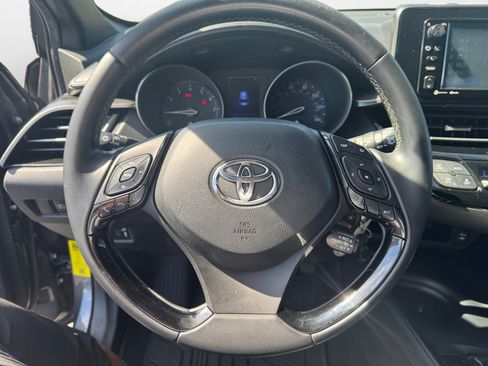 Used 2018 Toyota C-HR XLE FWD image 13