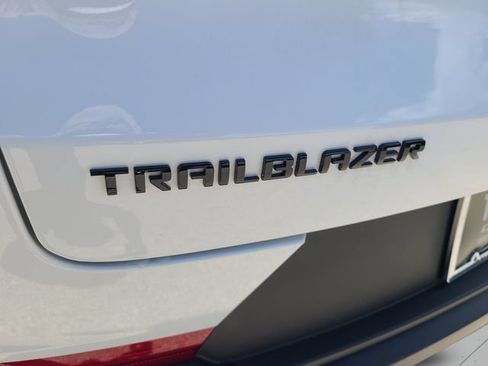 New 2026 Chevrolet TrailBlazer LT w/ Midnight Edition FWD image 10