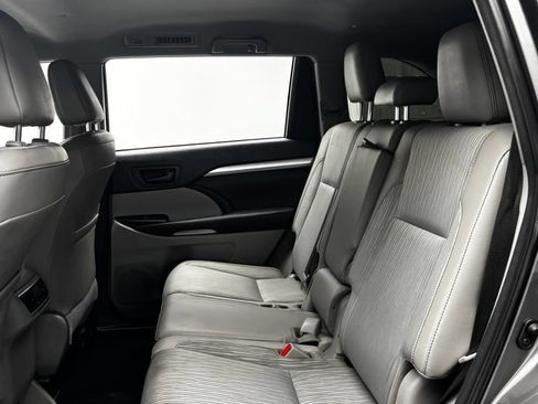 Used 2018 Toyota Highlander Plus w/ Protection Package #3 AWD/4WD image 30