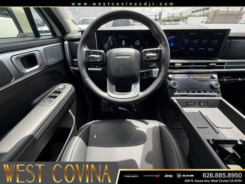 Used 2025 Hyundai Santa Fe SEL AWD/4WD image 13