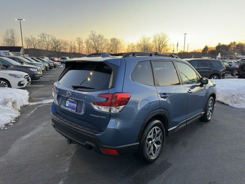 Used 2022 Subaru Forester Premium image 6