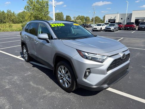 Used 2022 Toyota RAV4 XLE Premium AWD/4WD image 10