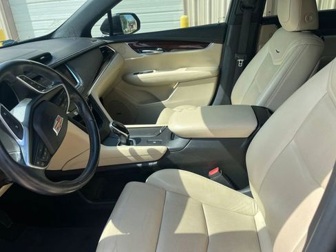 Used 2017 Cadillac XT5 Luxury w/ Driver Awareness Package FWD image 6