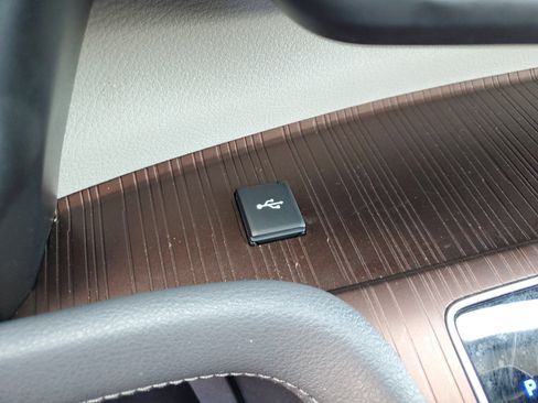 Used 2024 Toyota Sienna XLE FWD image 21