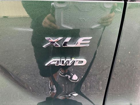 Certified 2023 Toyota Corolla Cross XLE w/ Convenience Package image 9