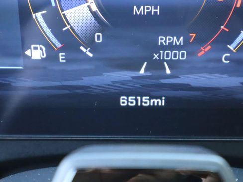 Used 2024 Chevrolet Traverse RS FWD image 12