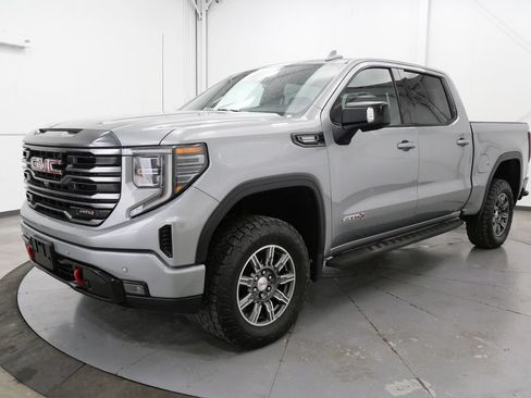 Used 2024 GMC Sierra 1500 AT4 w/ Technology Package AWD/4WD image 3