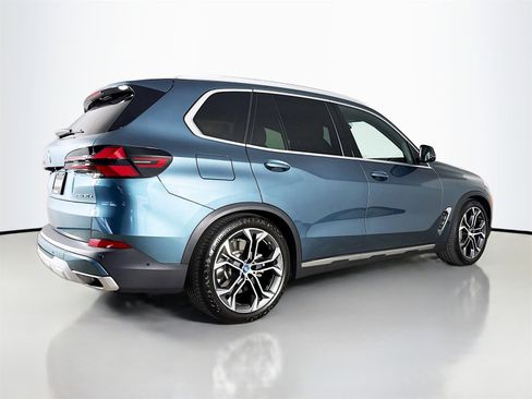 Used 2025 BMW X5 xDrive50e w/ Parking Assistance Package image 7