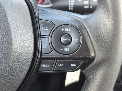 Used 2021 Toyota RAV4 LE image 15