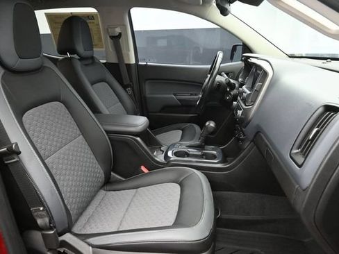 Used 2021 Chevrolet Colorado Z71 w/ Safety Package AWD/4WD image 32