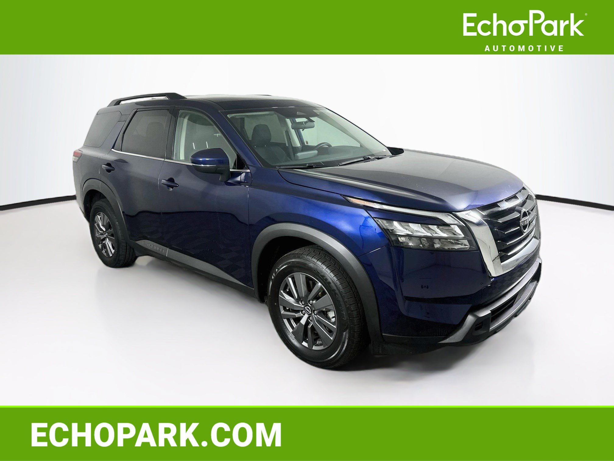 Used 2025 Nissan Pathfinder SV FWD image 1