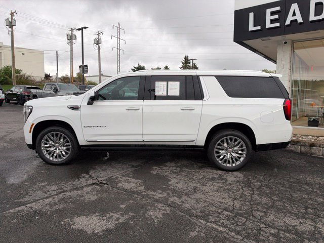 Used 2026 GMC Yukon XL Denali w/ Sun & Power Step Package AWD/4WD image 2