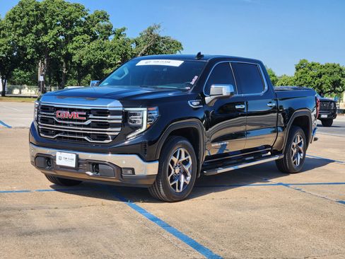 Used 2022 GMC Sierra 1500 SLT RWD image 2