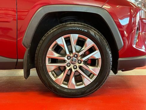 Certified 2019 Toyota RAV4 XLE Premium AWD/4WD image 30