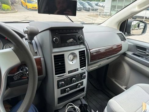 Used 2010 Chrysler Town & Country LX w/ PWR Convenience Group FWD image 39