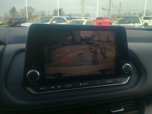 Used 2024 Nissan Rogue SV image 30