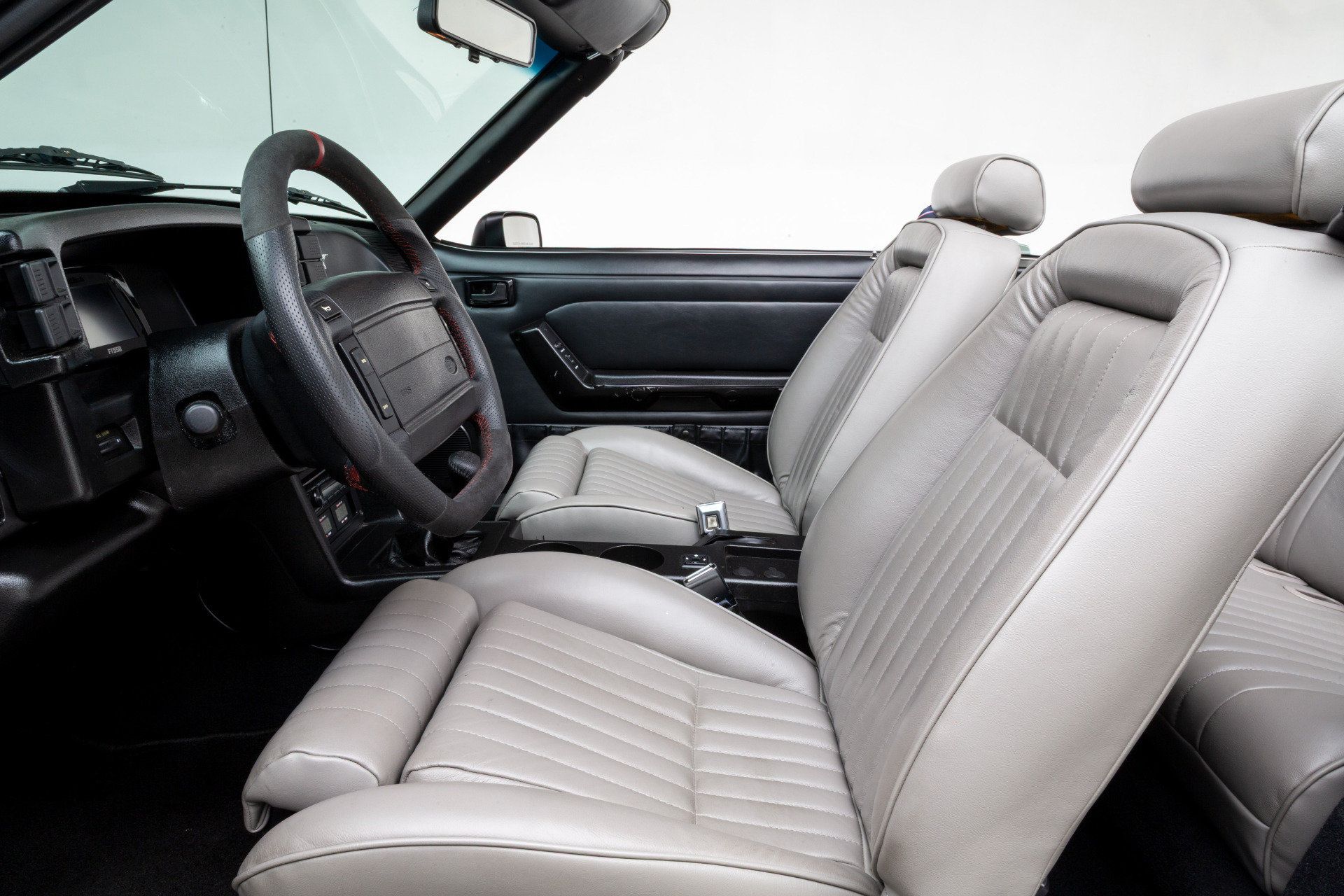 Used 1990 Ford Mustang GT RWD image 30