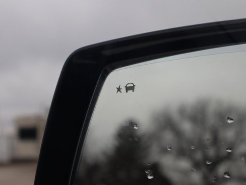 Used 2018 Cadillac Escalade Platinum image 31