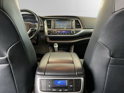 Used 2017 Toyota Highlander Limited AWD/4WD image 10