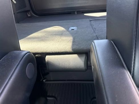 Used 2021 Toyota Highlander XLE FWD image 10