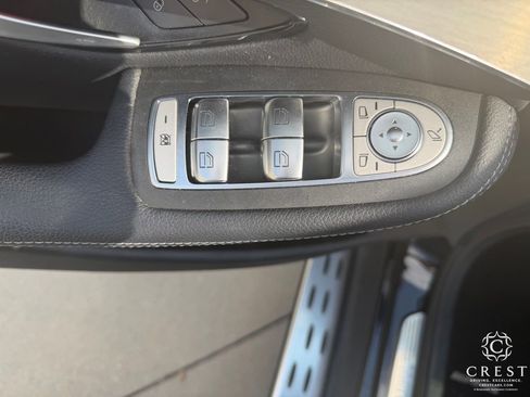 Used 2020 Mercedes-Benz GLC 300 4MATIC image 10