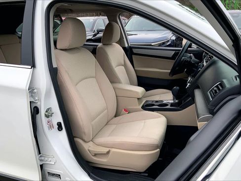 Used 2019 Subaru Outback 2.5i Premium image 8