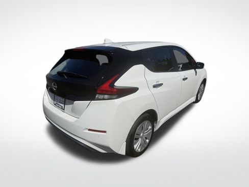 Used 2023 Nissan Leaf S FWD image 3