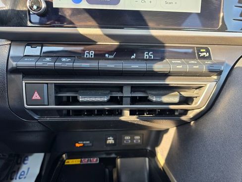 Used 2025 Toyota Camry LE image 15