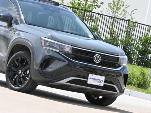 Used 2024 Volkswagen Taos SE FWD image 12
