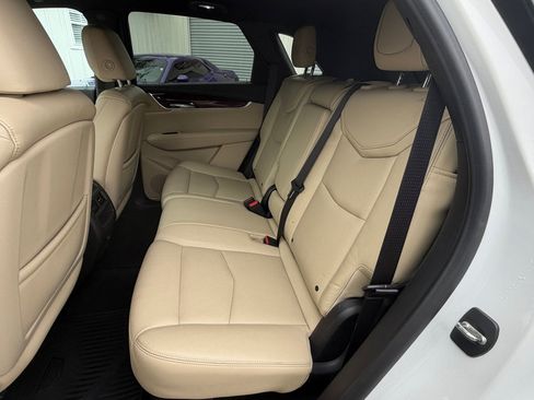 Used 2017 Cadillac XT5 Luxury w/ Driver Awareness Package image 10