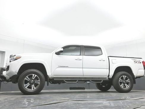Used 2016 Toyota Tacoma TRD Sport w/ Premium & Technology Package image 43