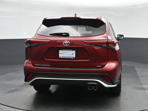Used 2023 Toyota Highlander XSE FWD image 6