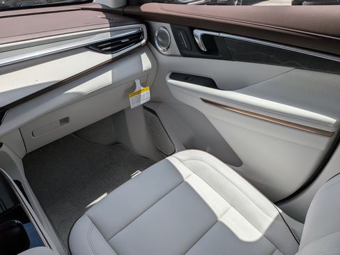 New 2026 Buick Enclave Avenir w/ Super Cruise Package FWD image 15