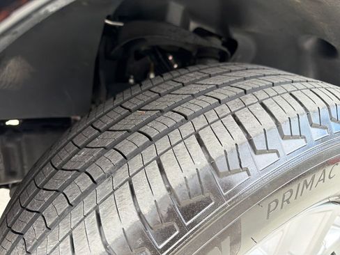 Used 2024 Nissan Frontier SV w/ SV Convenience Package image 12