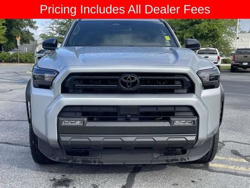 Used 2025 Toyota 4Runner SR5 AWD/4WD image 8